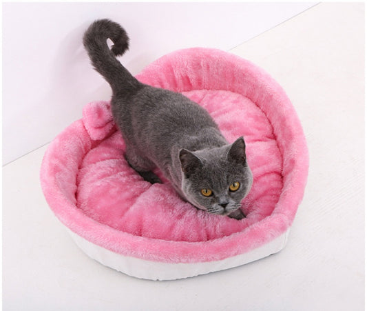Heart-Shaped Soft Cozy Cat Bed
