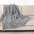 Thick Plush Pet Blanket – Warm, Waterproof & Machine Washable